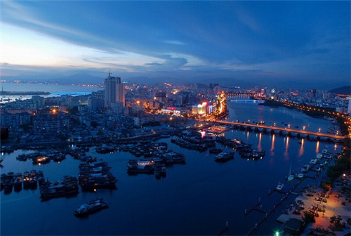 加盟麻辣烫哪家值得信赖，澄海啊飞麻辣烫加盟店的利润如何